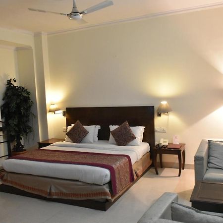 Hotel Lohias Delhi Airport 新德里 外观 照片