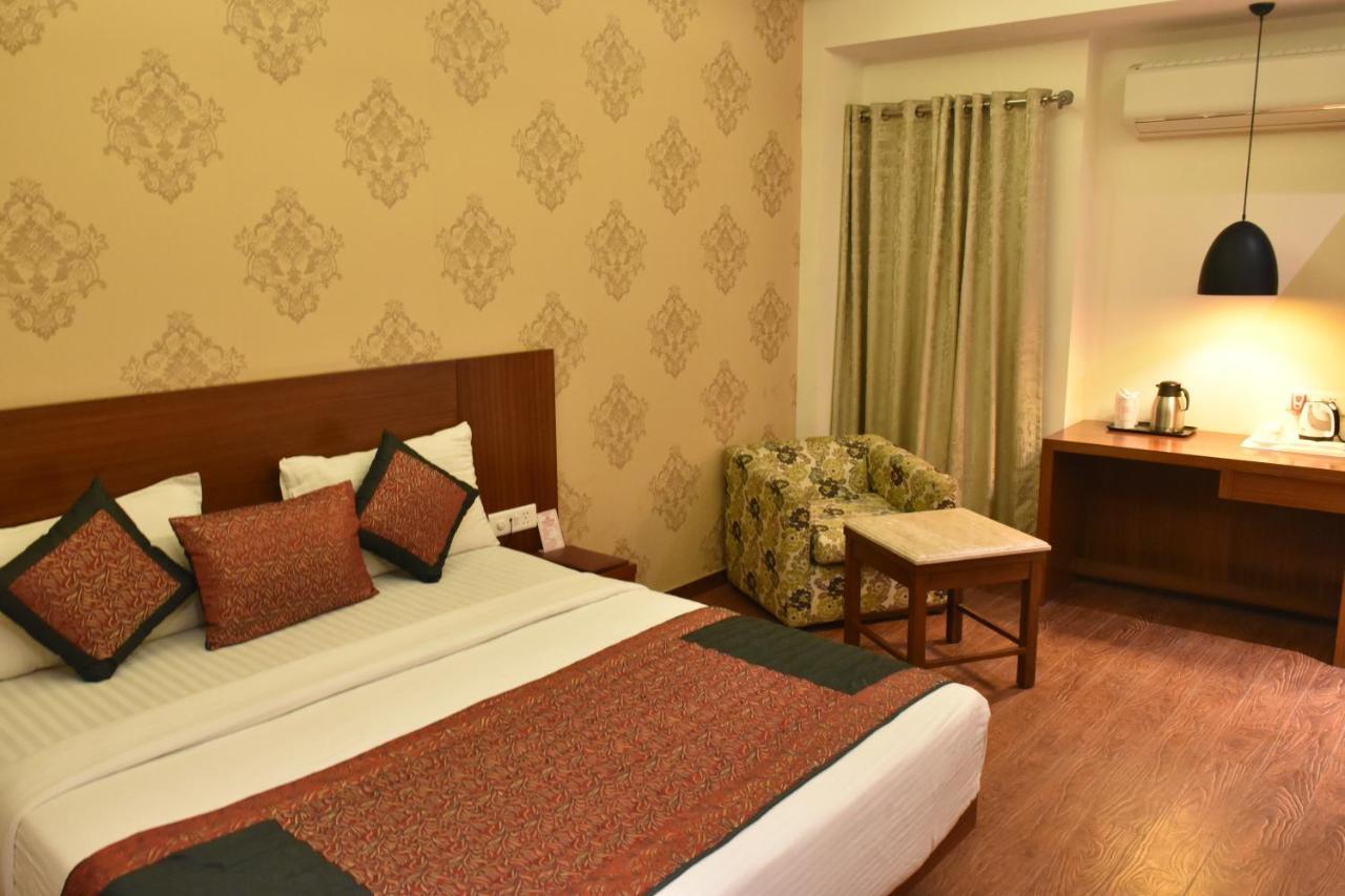 Hotel Lohias Delhi Airport 新德里 外观 照片
