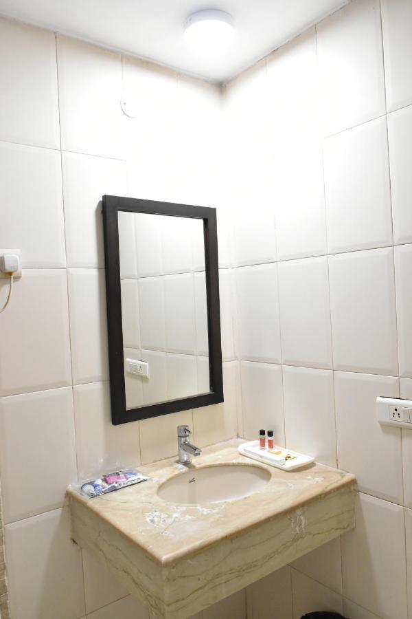 Hotel Lohias Delhi Airport 新德里 外观 照片