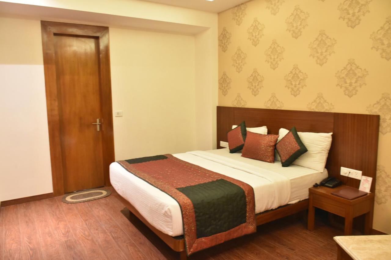 Hotel Lohias Delhi Airport 新德里 外观 照片