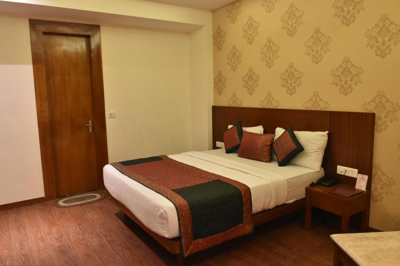 Hotel Lohias Delhi Airport 新德里 外观 照片