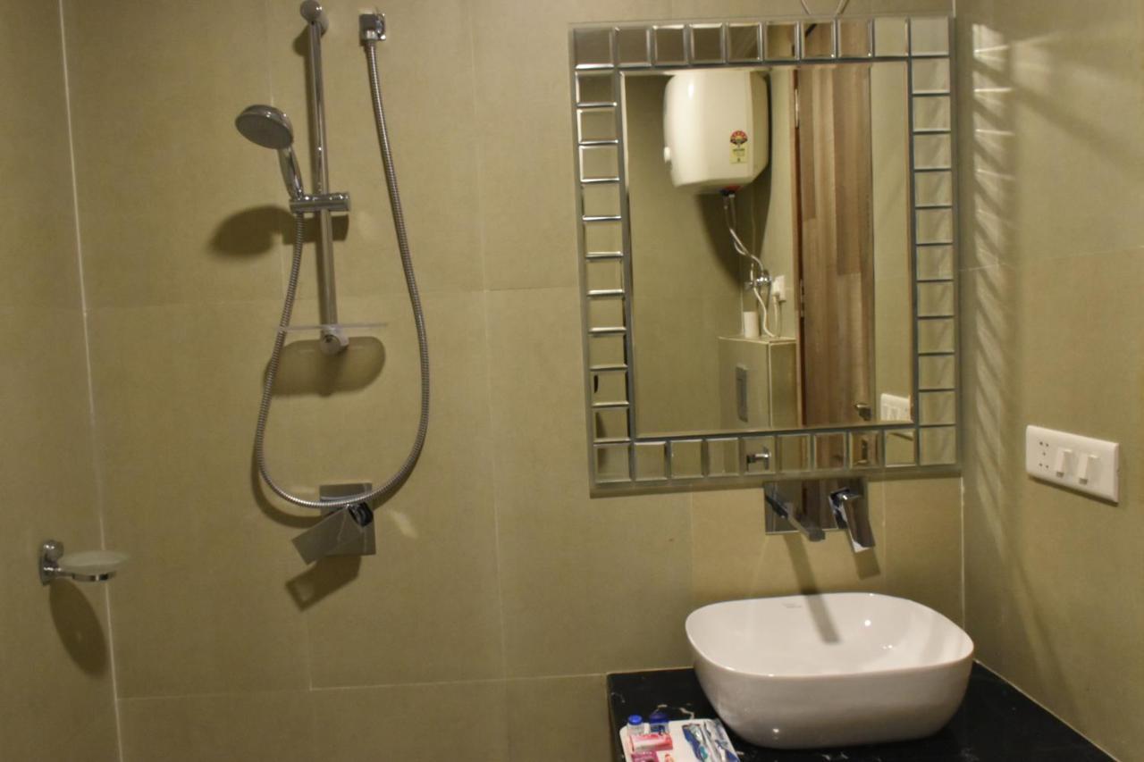 Hotel Lohias Delhi Airport 新德里 外观 照片